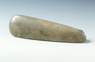 Grote gepolijste bijl door Neolithic